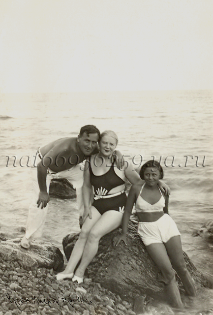 Крым, Мисхор. Июнь 1935 года. C мужем и племянницей Верой.