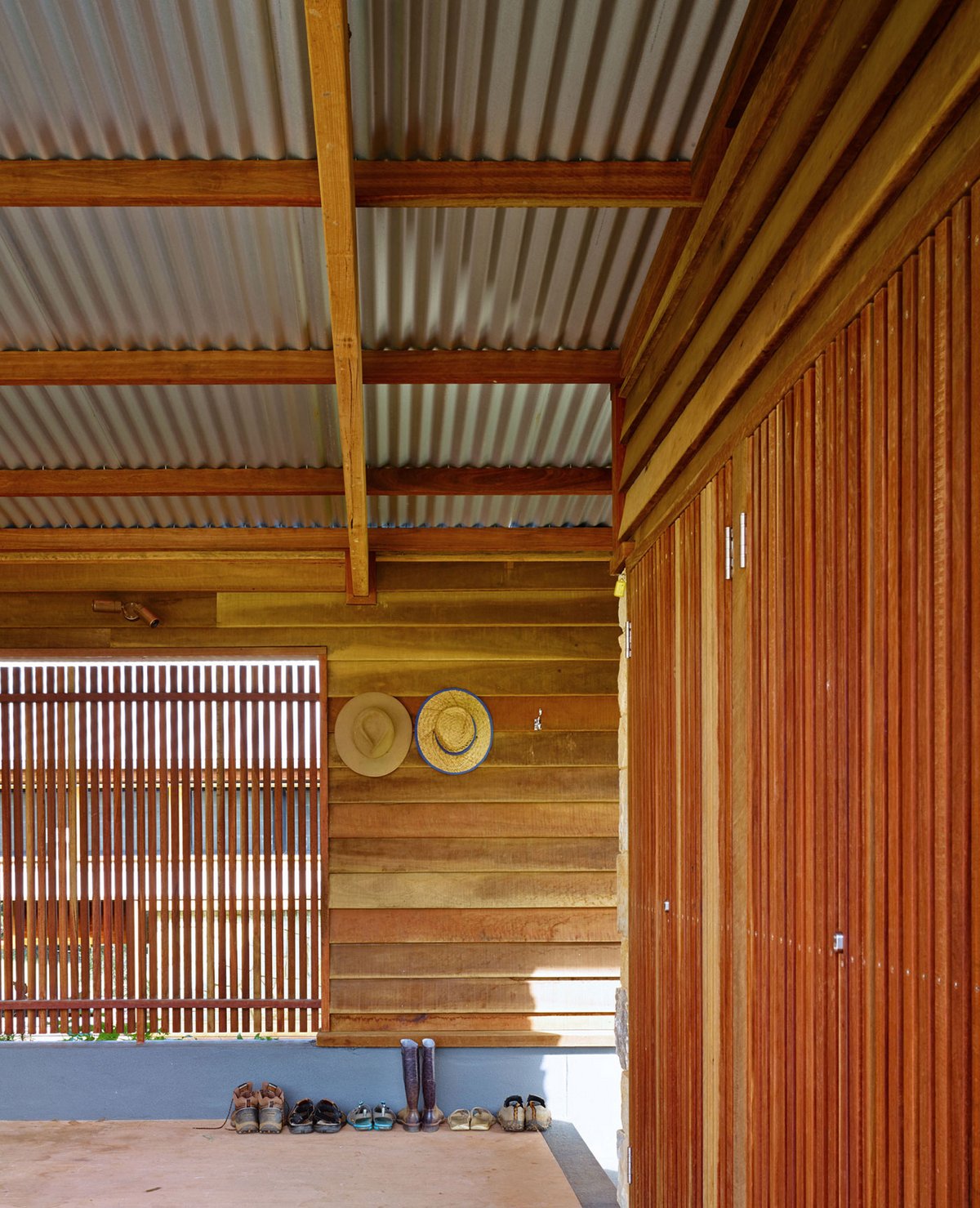 Hinterland House, Shaun Lockyer Architects, загородная резиденция, деревянный дом проекты, открытая планировка деревянного дома, дома в Австралии фото