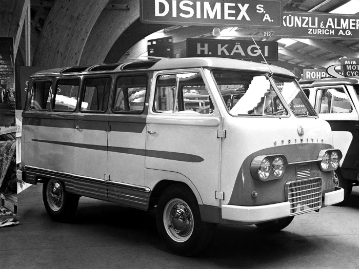 Попытка рестайлинга опытного автобуса РАФ-08 с применением четырехфазной системы освещения. 1960 год