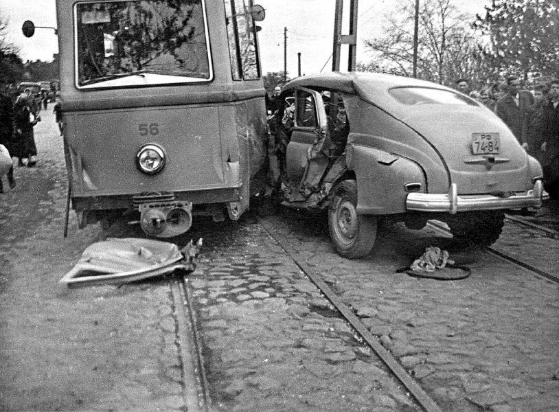 Попали в советское время. Автомобильные ретро-аварии.