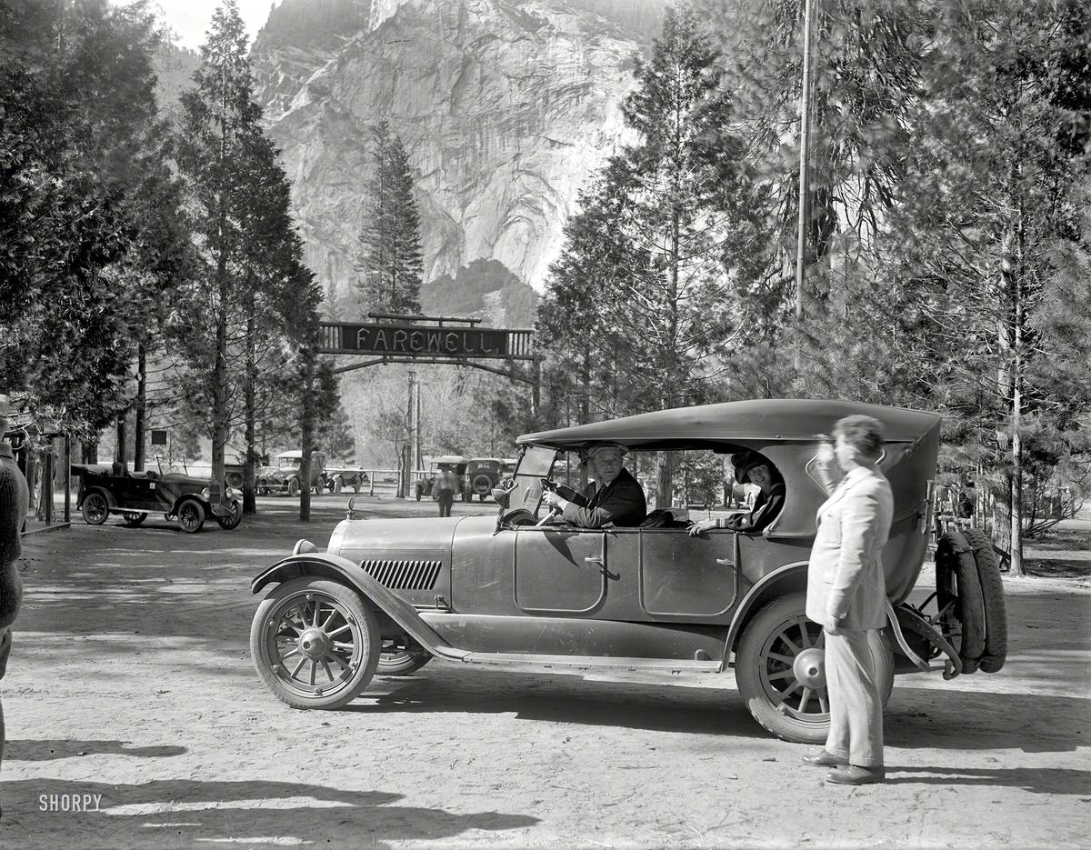 У въезда на территорию национального парка (1920 год)