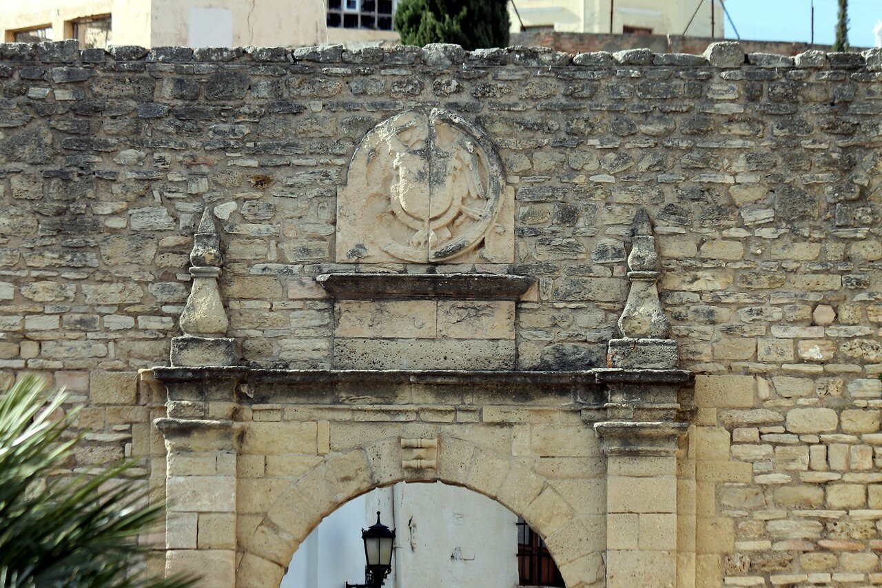Ронда. Ворота Альмокабар (Puerta de Almocábar) и южная городская стена