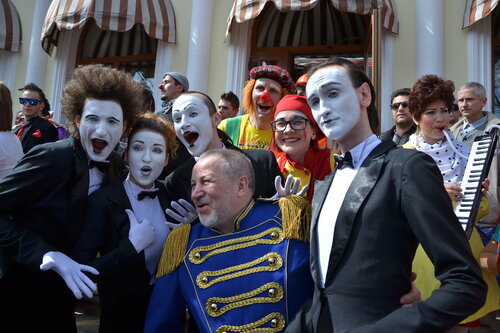 На Одесской клоунаде...