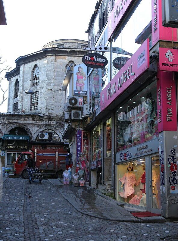 Istanbul. Vezirhan Caddesi shopping street)