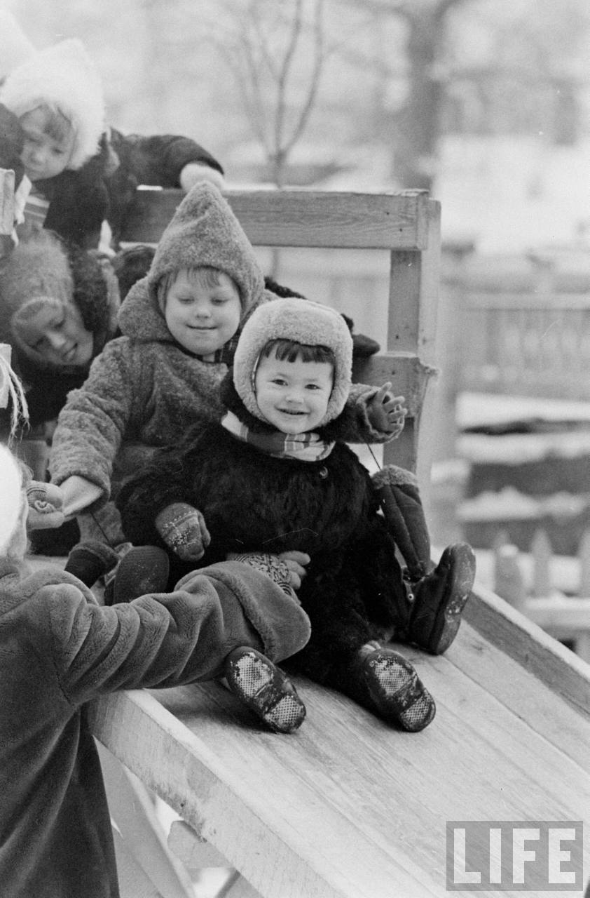 Выросли в ссср. Счастливые советские дети. Советские шапки для детей. Счастливое советское детство. Советские дети зимой в детском саду.