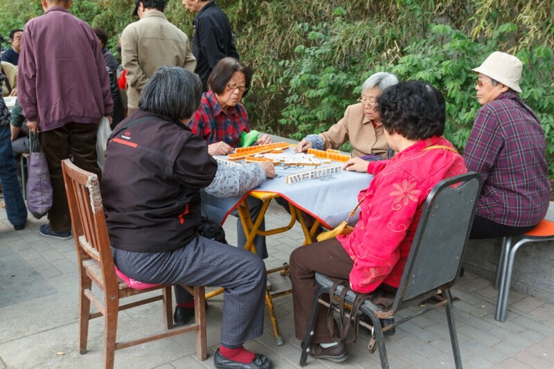Пенсионеры играют в маджонг, Пекин