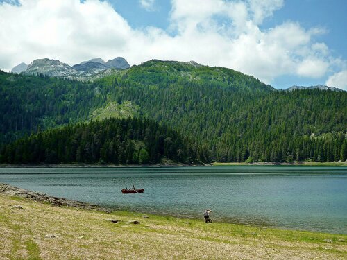 Горное Черное озеро в Черногории