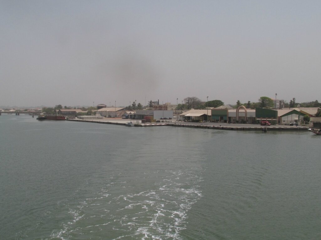 Сенегальский лайнер Дакар - Зигиншор корабль, очень, быстро, Дакар, такой, чтобы, может, страны, время, порту, несколько, Зигиншор, Сенегала, утром, когда, Казаманс, красивый, корабля, можно, городок