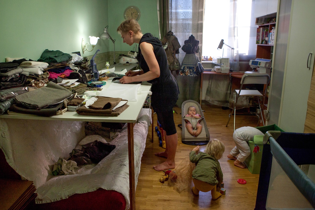 Работающие женщины и их дети на снимках Юлии Скоробогатовой