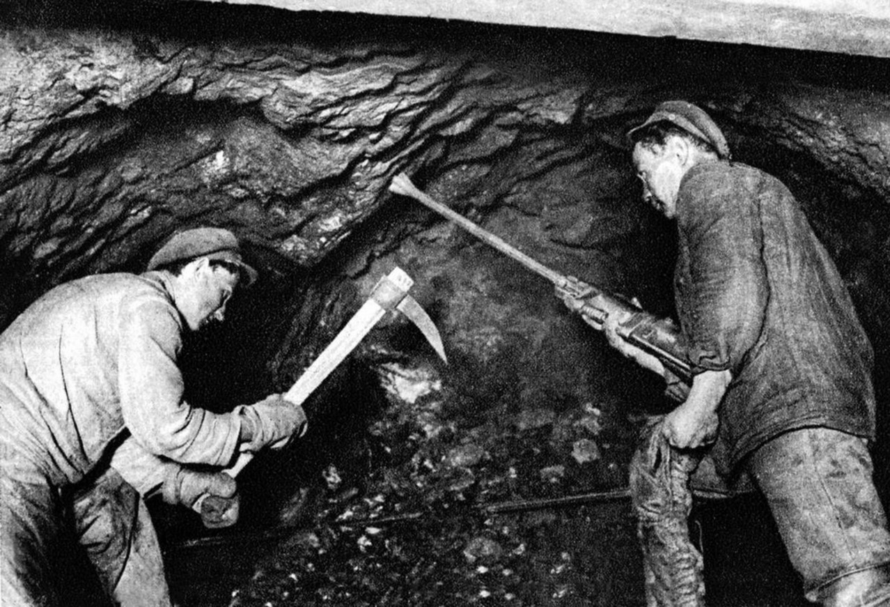 Магнитогорск. В забое рудника Атач. Добыча руды. 1931