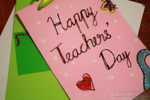 J'Aime Mon Professeur. Heureuse Journée Mondiale Des Enseignants - Gratuites, de jolies cartes postales vivantes
