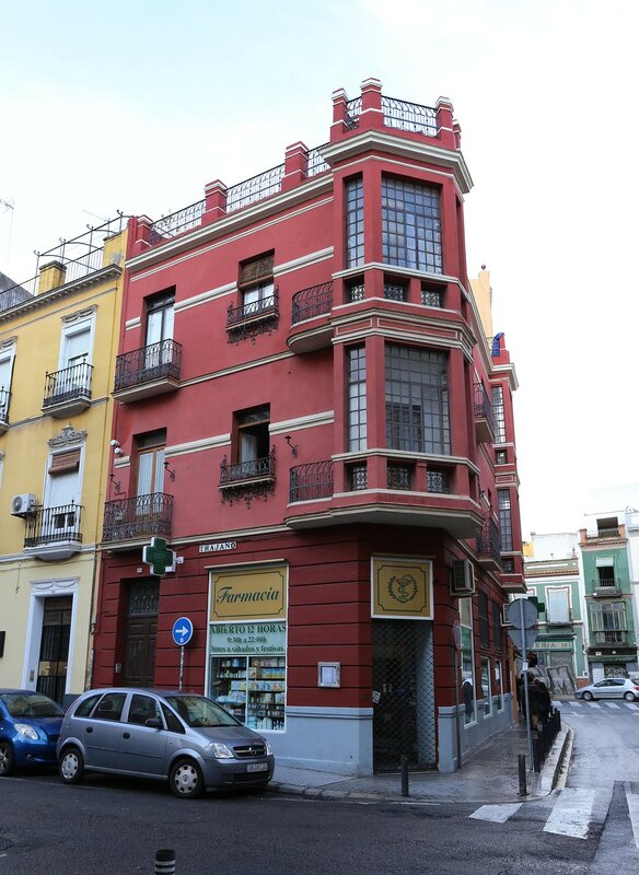 Seville. Farmacia Holguín Matamoros, ul Trahan