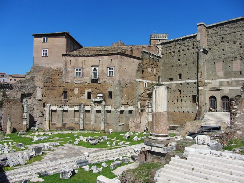 Италия в камне: Рим, акведуки, пещерные улицы этрусков, парк монстров и средневековые туфовые городки
