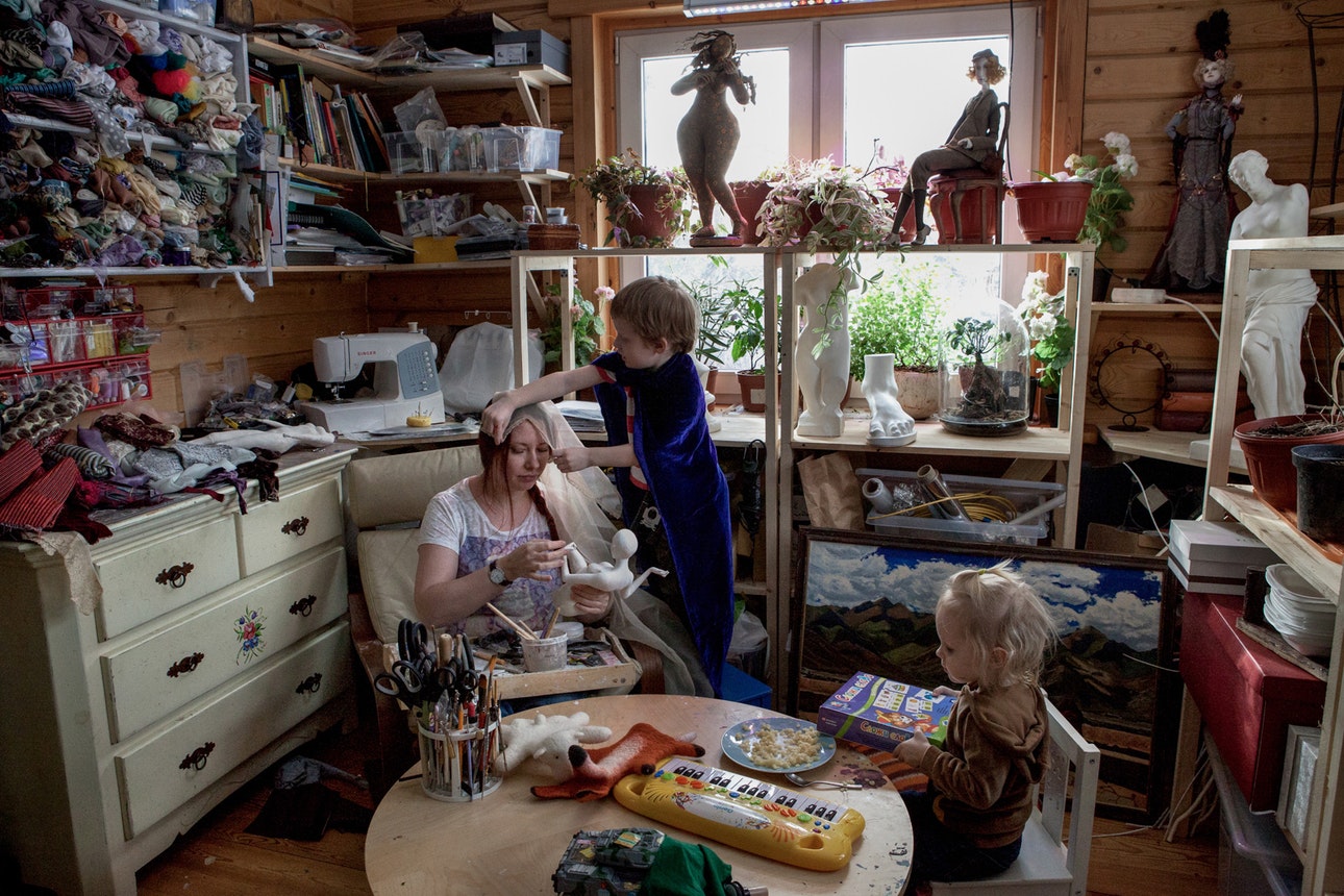 Работающие женщины и их дети на снимках Юлии Скоробогатовой