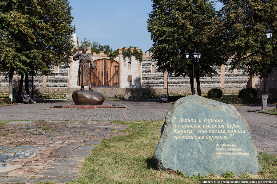 Золотые львы Владикавказа Владикавказ, город, Терека, памятник, стороны, планетарий, Потемкиным, называют, Дзауджикау, мечеть, Герой, Владикавказе, очень, Терек, Театр, здесь, Памятник, Грузией, Кавказ, здания