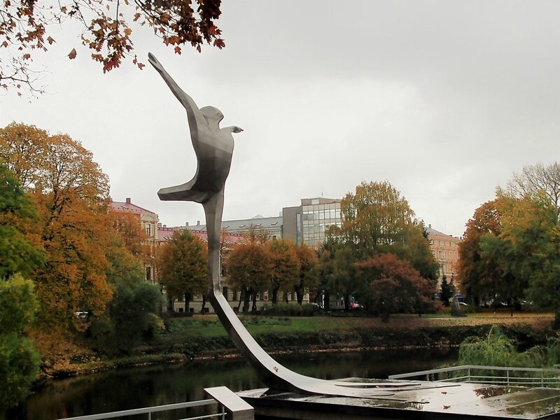 Памятник балетному танцовщику Марису Лиепa