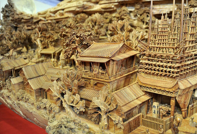 Китаец Чжэн Чунхуи и его самая большая деревянная скульптура в мире
