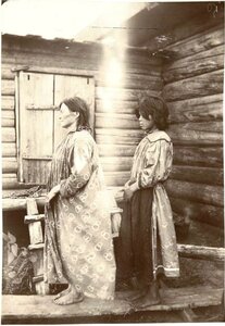 Слева направо: Екатерина и Елена Немелькины. Васюган