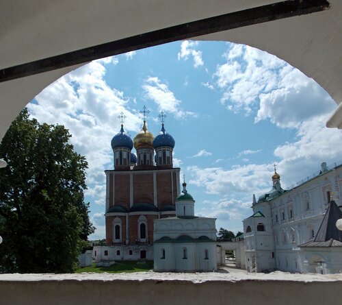 Окно в лето рязанского Кремля