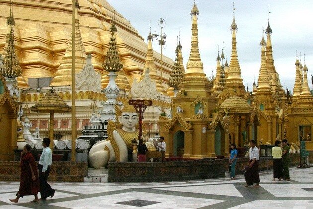   (Shwedagon Pagoda). 