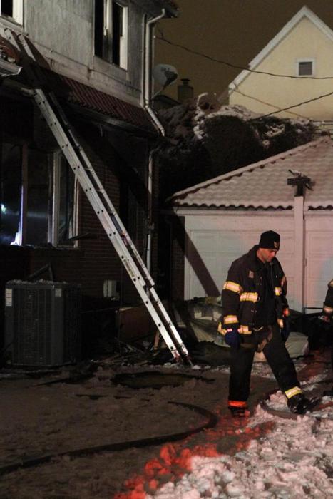 В Бруклине, Нью Йорк, на пожаре погибло семеро детей