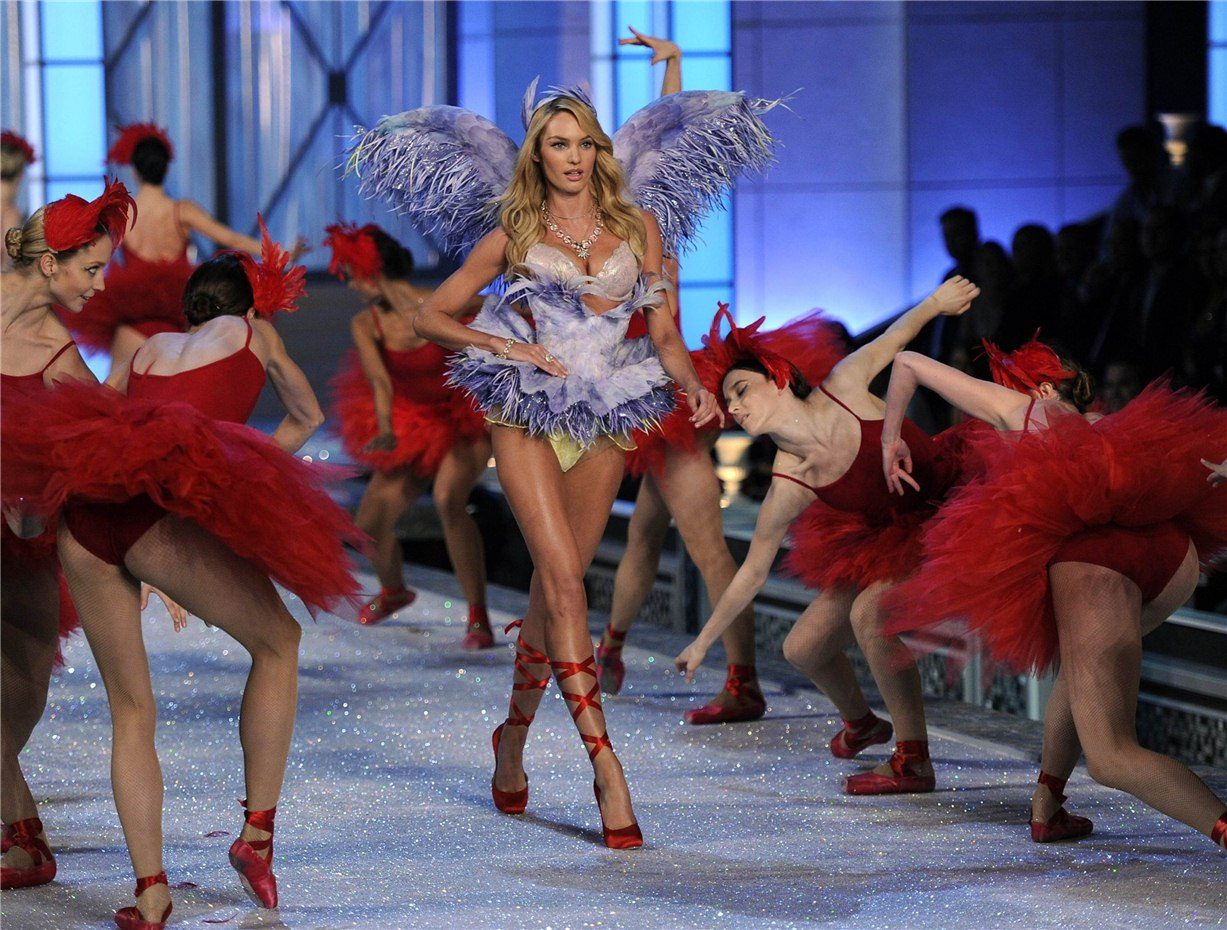 Ежегодный шоу-показ Victoria's Secret | v.20111227 x 930