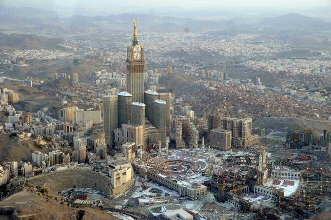 Башни Абрадж аль-Бейт. Саудовская Аравия