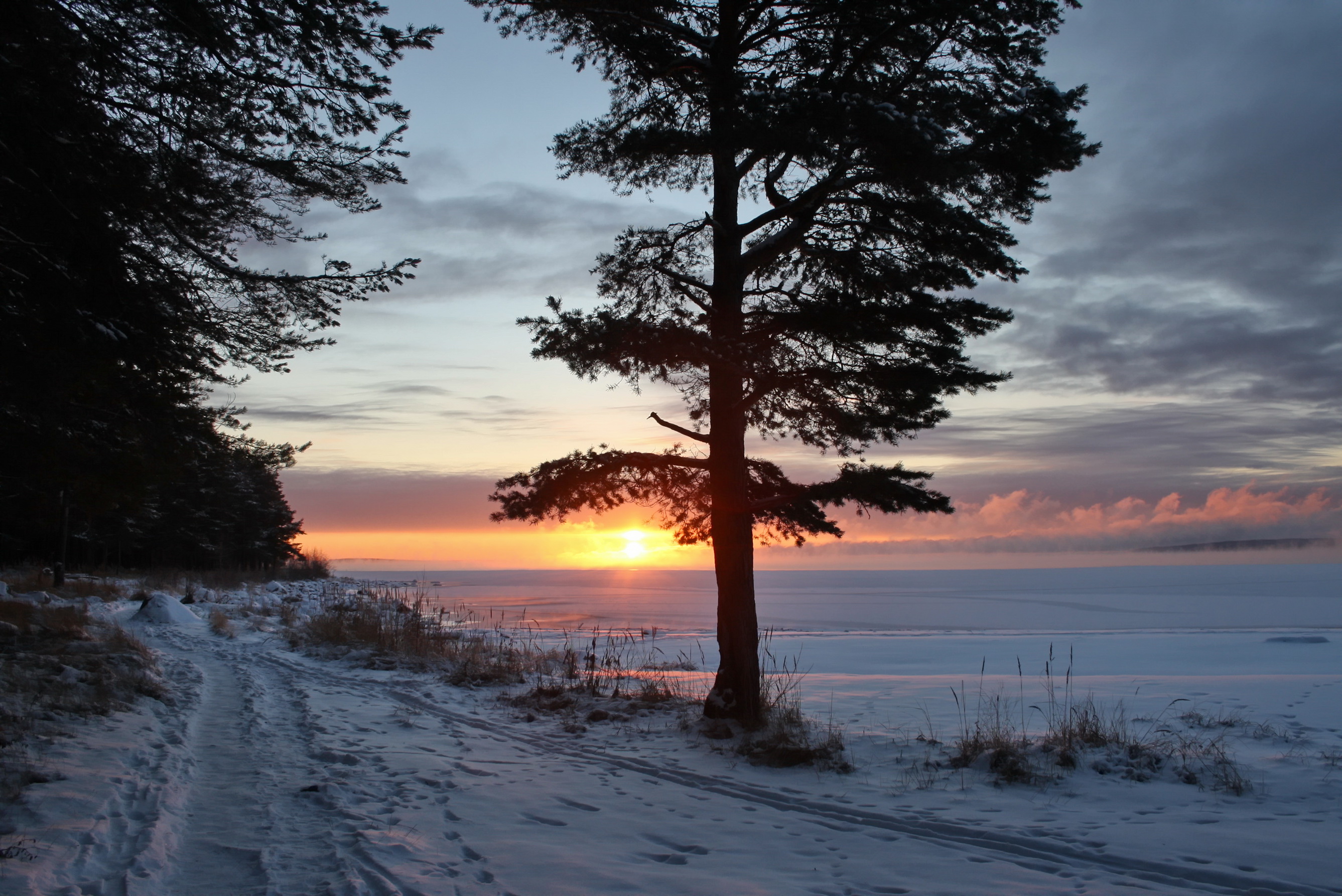 Онега зимой. Озеро красавица зимой. Онега Архангельская область зимой. Город Онега зимой.