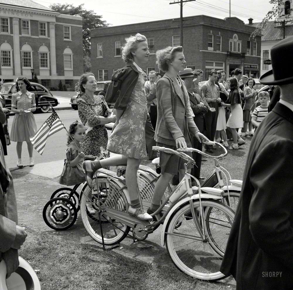 Девушки и велосипеды (1942 год)