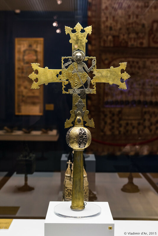 Крест напрестольный. Киликийская Армения (?). XIII-XIV вв. Cеребро, золочение.