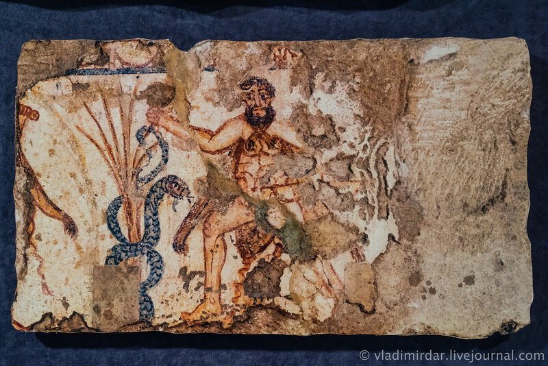 Фрески 12 подвигов Геракла. Из склепа античной Горгиппии (г.Анапа).