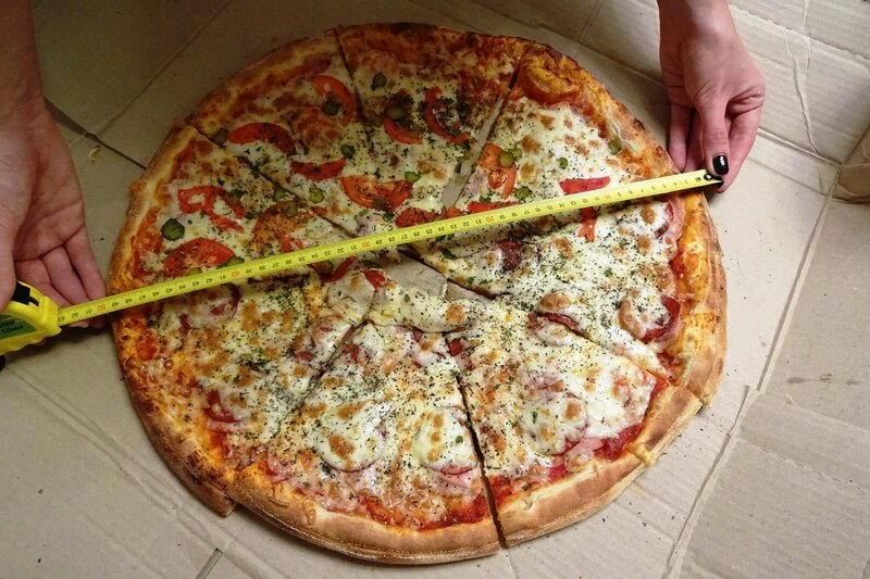 Сколько сантиметров пицца. Пицца 23 см. Диаметр пиццы. Пицца 30 см размер. Размеры пиццы.