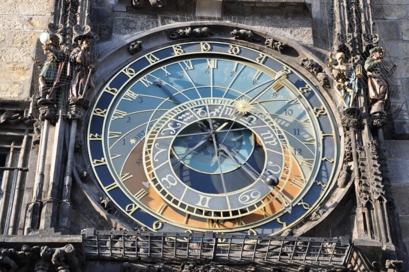 Самый большой часов в мире. Астрономические часы Брешиа Италия. Механические башенные часы. Самые знаменитые часы. Большие механические часы.