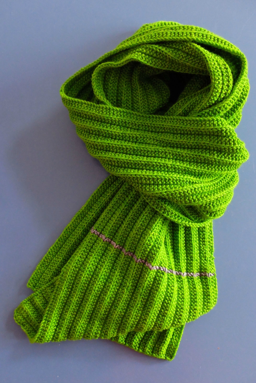 Шарфы домашних. Шарф. Вязаные шарфы. Шарф, зелёный. Зеленый вязаный шарф.