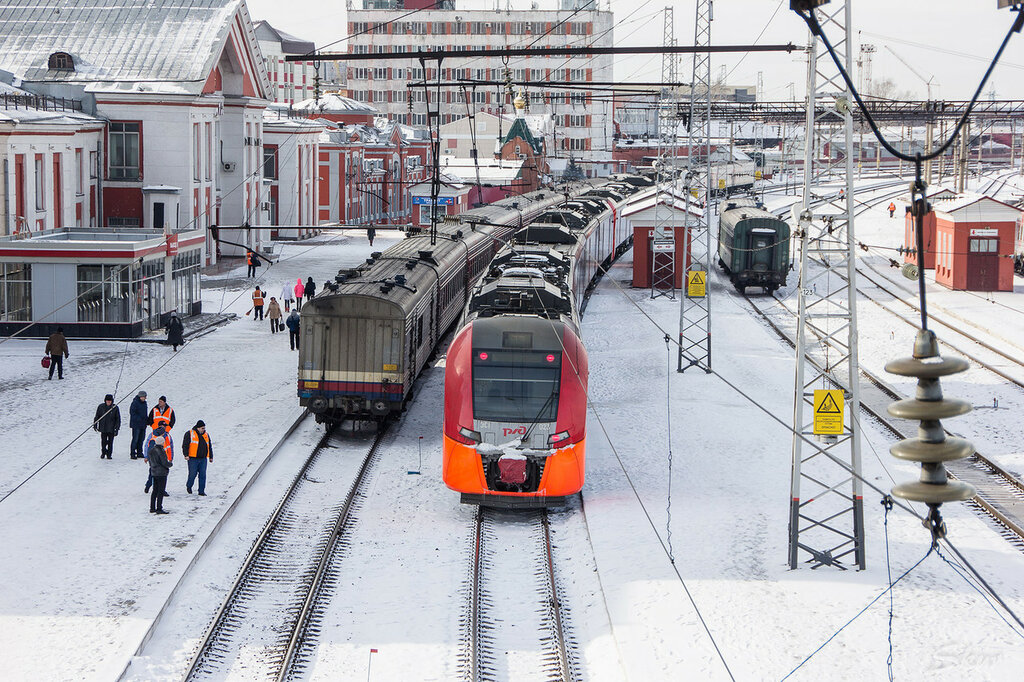 Барнаул железная дорога. Железнодорожный вокзал Барнаул. Барнаул Алтайский край ЖД. Станция Барнаул РЖД. Барнаул ЖД вокзал зимой.
