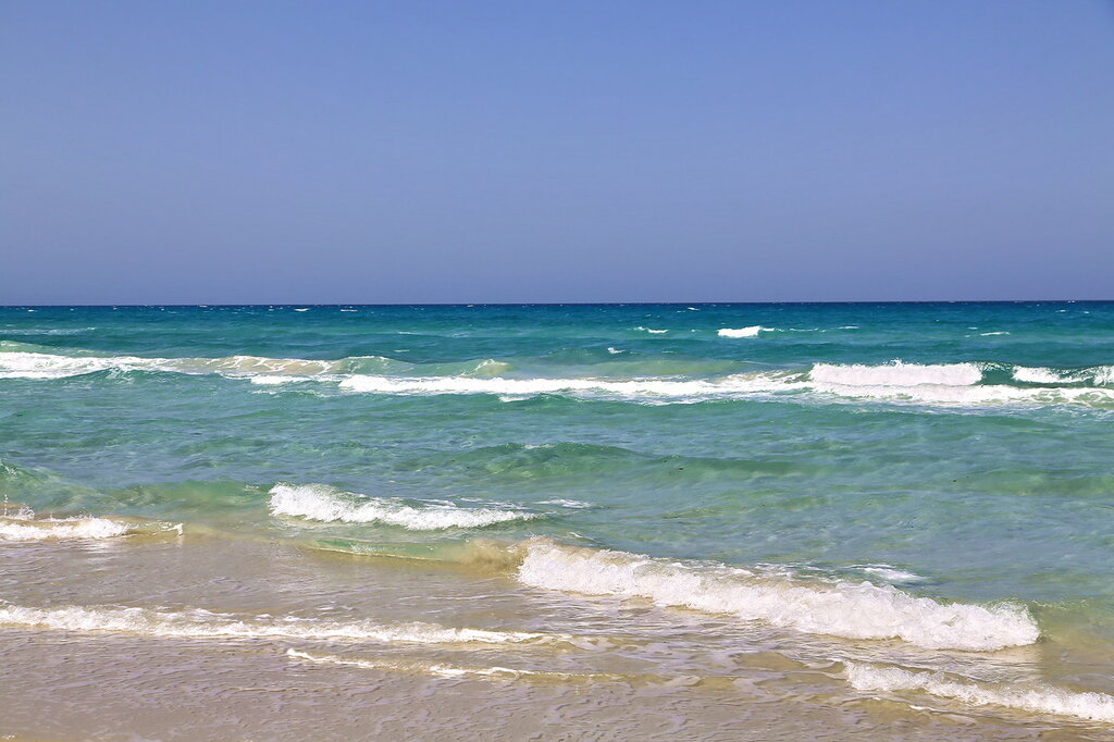 Неглубокое море. Пляжи Махдии. Махдия мелкое море. Тунис Махдия фото пляжей от туристов.