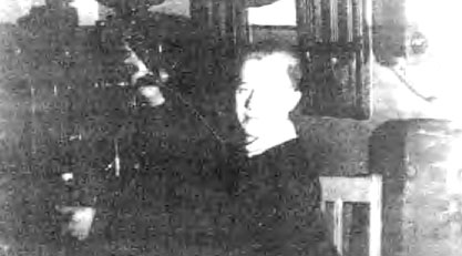 А.А. Латрыгин в киноаппаратной клуба 21 НИи И в 1953 г.
