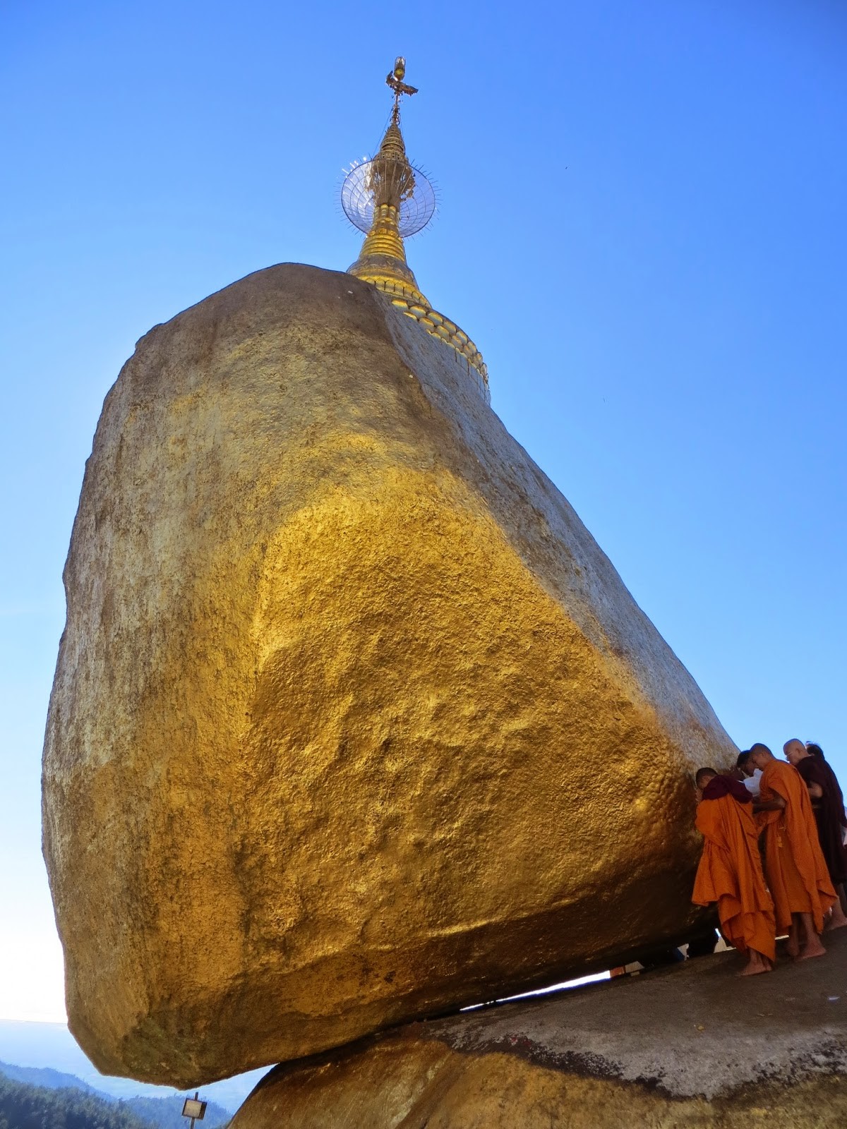 Золотой камень камень, камня, Будды, валун, Пагода, Чайттийо, Мьянме, вершине, Золотого, пагоду, золотом, около, волосы, затем, место, метров, находится, считается, небольшая, сусальным