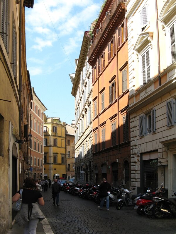 Rome. Via di Piè di Marmo)