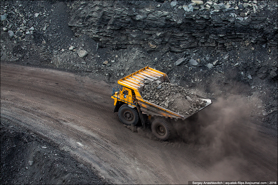 Как добывают уголь в карьере