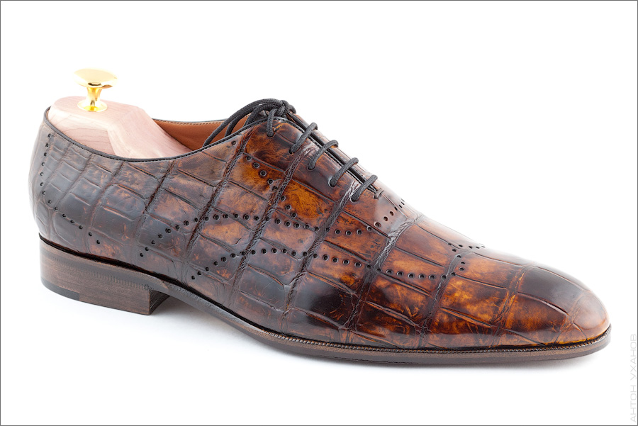 Кожаная обувь фирмы. Туфли Роберто Пауло крокодиловые. Brioni обувь мужская из крокодила. Мужские туфли Salamander арт 33207174. Туфли мужские Марко Гуэрра.