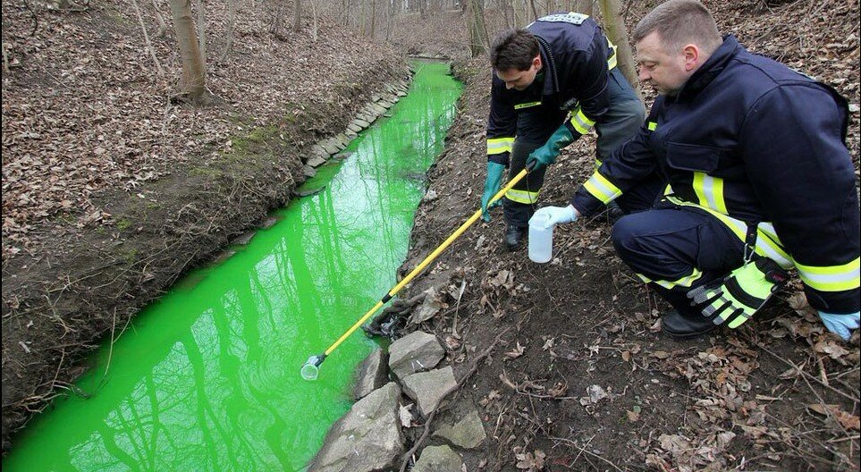 Зеленые воды последствия. Химические отходы в реке. Аварии с выбросом биологически опасных веществ. Пестициды в воде. Аварии с выбросом (угрозой выброса) биологически опасных веществ.