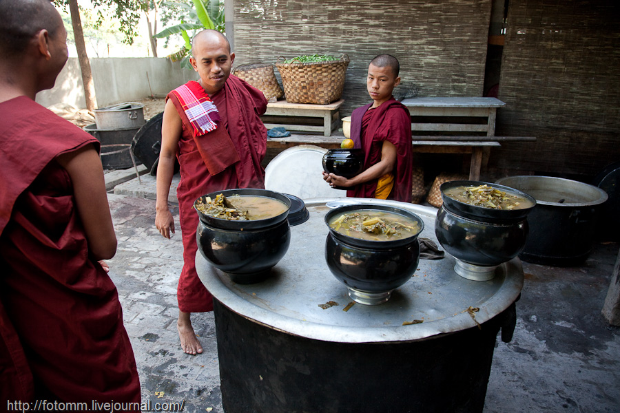 Монахи едят мясо. Буддийская кухня. Пища буддийских монахов. Кухня буддистов. Что едят буддийские монахи.