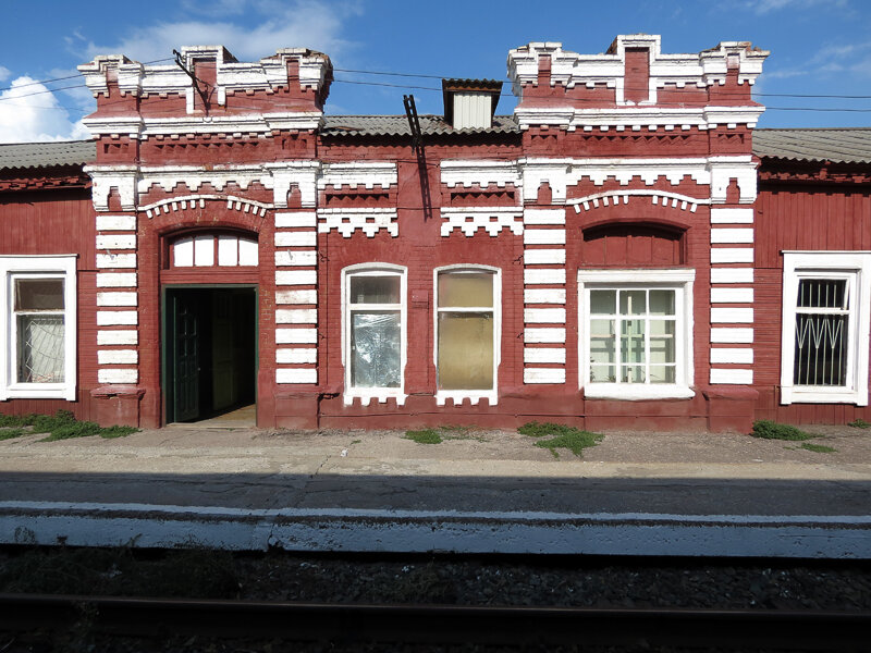 Жд вокзал энгельс. Станция Покровск Энгельс. Железнодорожная станция Покровск Энгельс. Вокзал Покровск Энгельс.