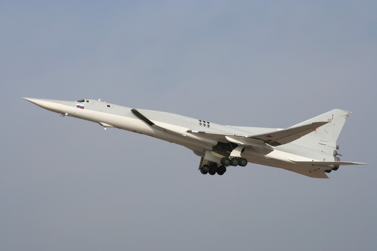 Самолет ту 22м3 фото характеристики. Ту-22м3 сверхзвуковой самолёт. Ту-22м3. Ту-22 бомбардировщик. Бомбардировщик ту-22м3.