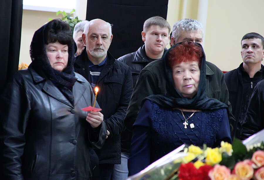 Где живет вдова. Похороны Сергея Дроздова синяя птица. Могила Сергея Дроздова синяя птица.
