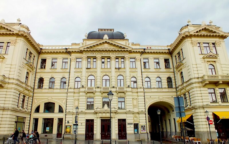 Здание литовской национальной филармонии.