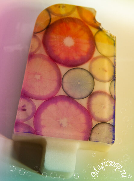 «Замороженные фрукты» — рецепт мыла из основы (с водорастворимой бумагой)
