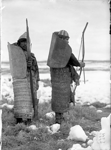 Коряки в броне, с луками и стрелами, Сибирь, 1901