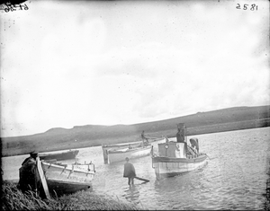 Эскимосы на лодке, Сибирь, 1901